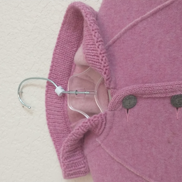 🚫 SOLD 2T - 3T Isabella G. Made in Austria Wool Hooded Pink Buttoned Cape - Picture 4 of 14